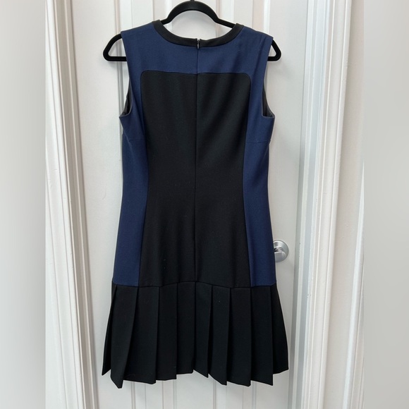 AQUA Color-block Drop Waist Pleated Women’s Dress Size 8 Black and Blue NWT - Picture 2 of 6